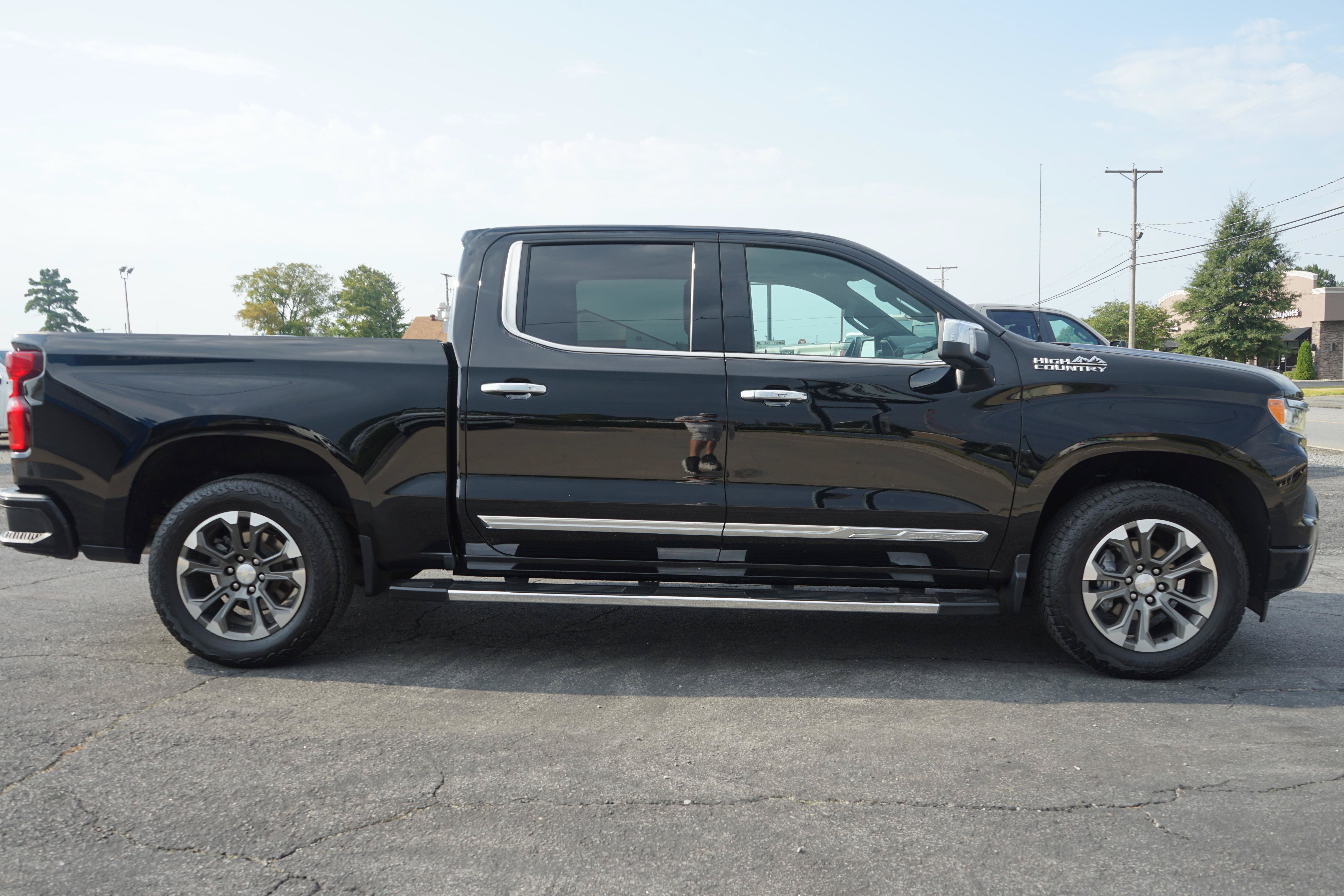 Used 2024 Chevrolet Silverado 1500 High Country w/ Technology Package AWD/4WD image 6