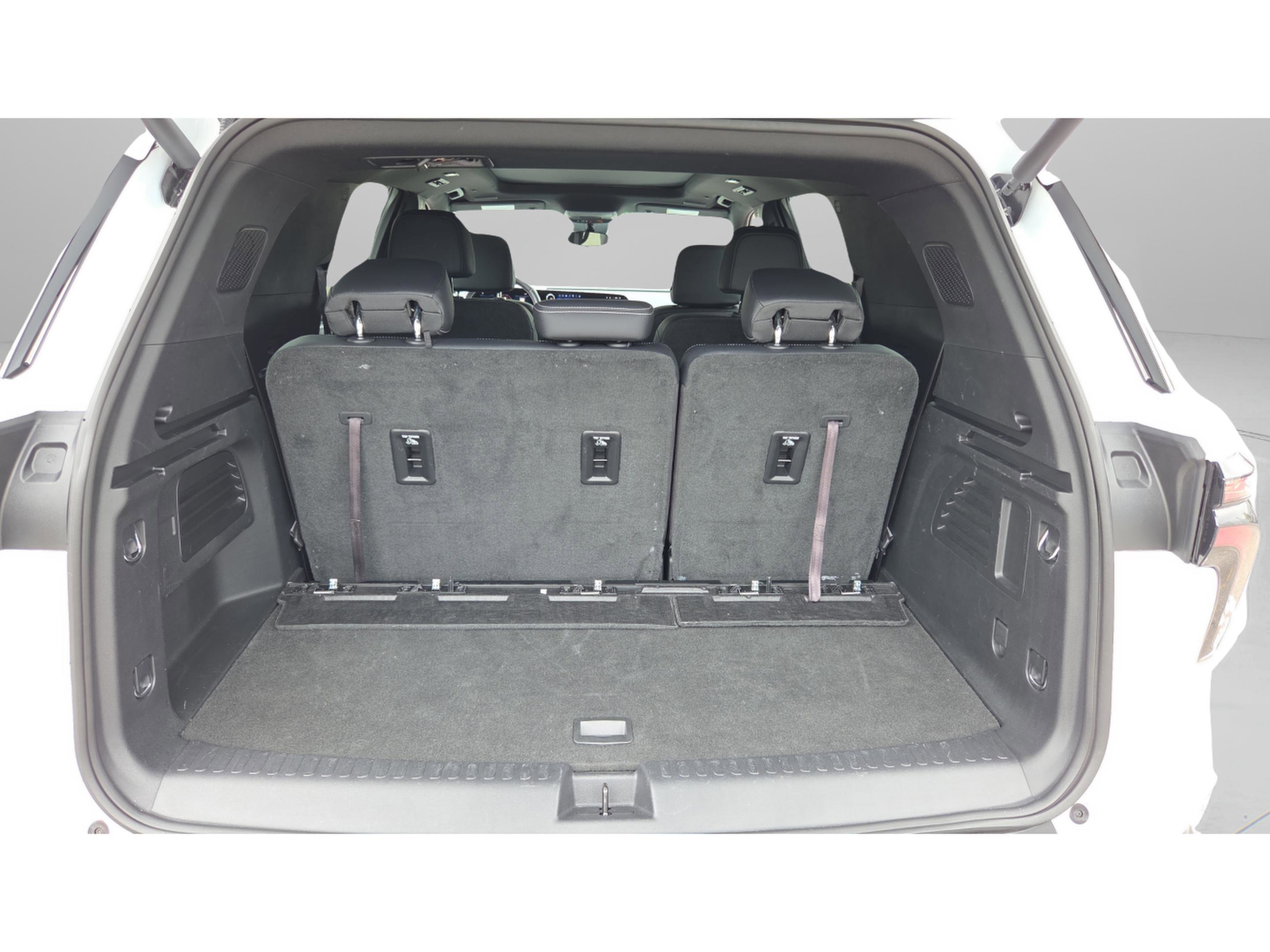 Used 2025 Chevrolet Traverse LT w/ Sun and Wheel Package FWD image 12