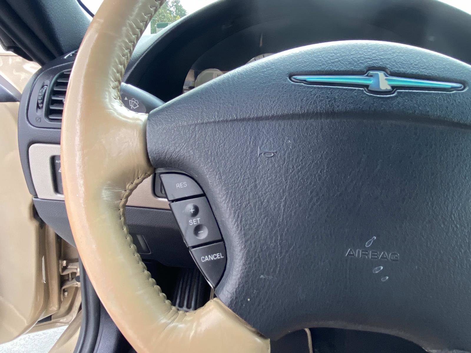 Used 2005 Ford Thunderbird image 15