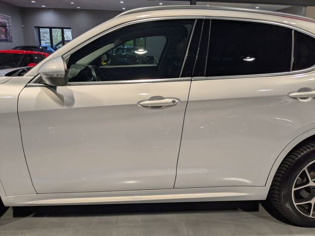 Used 2020 Alfa Romeo Stelvio Ti w/ Active Blind Spot Package AWD/4WD image 5