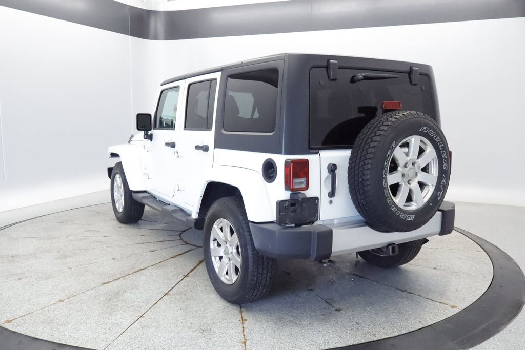 Used 2017 Jeep Wrangler Unlimited Sahara w/ Connectivity Group AWD/4WD image 3
