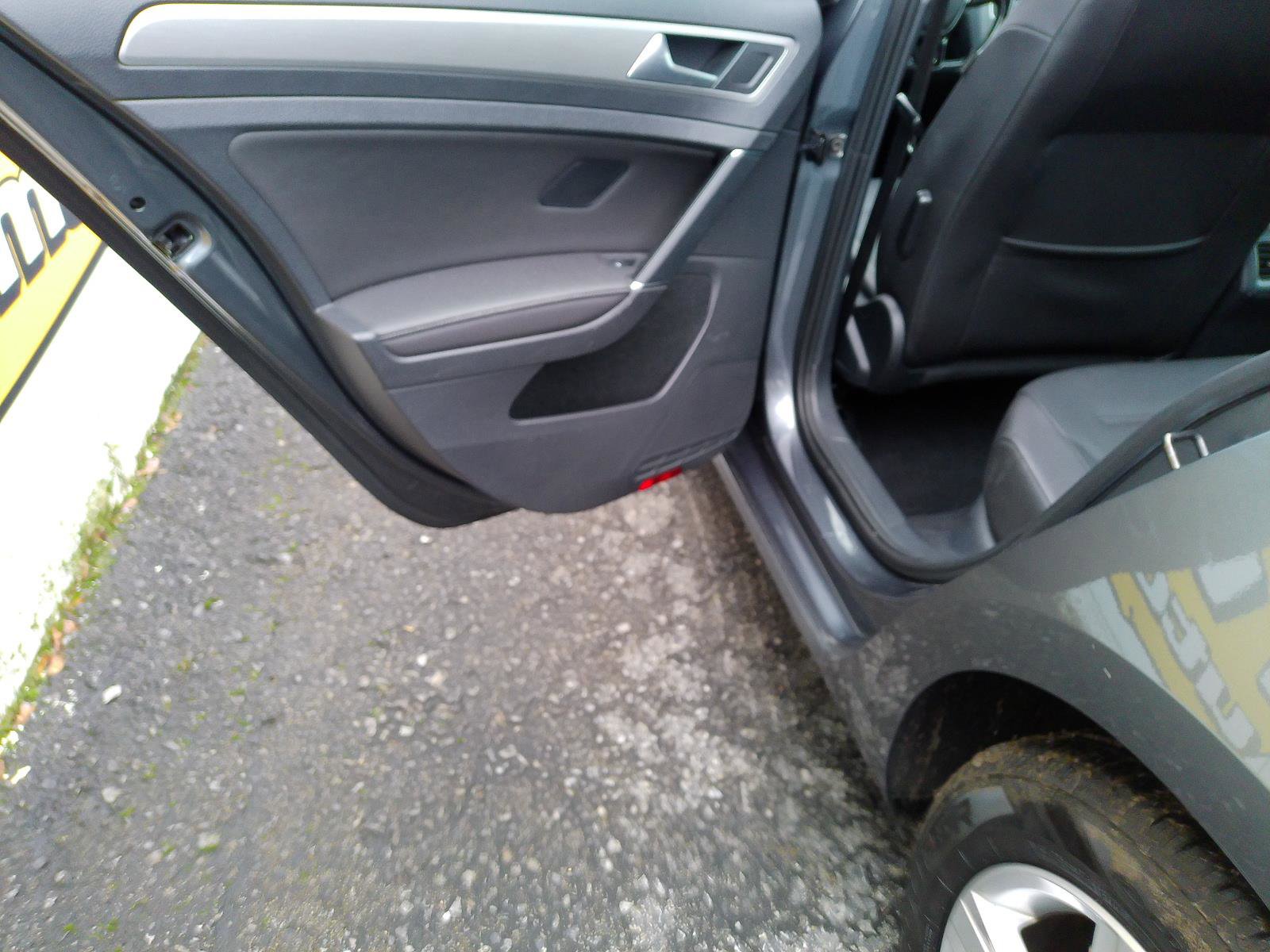 Used 2015 Volkswagen Golf TDI S image 31