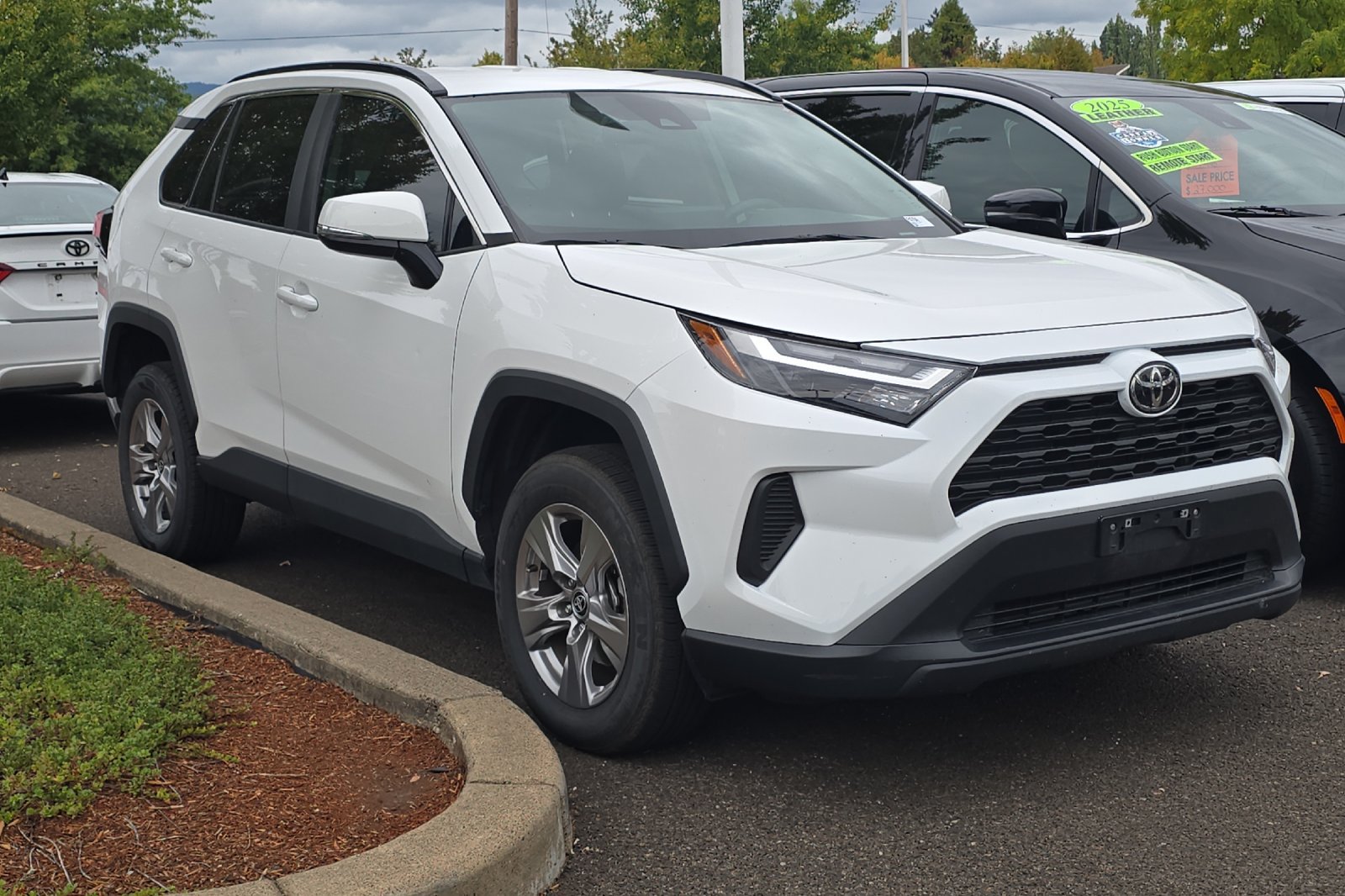 Used 2024 Toyota RAV4 XLE FWD image 2