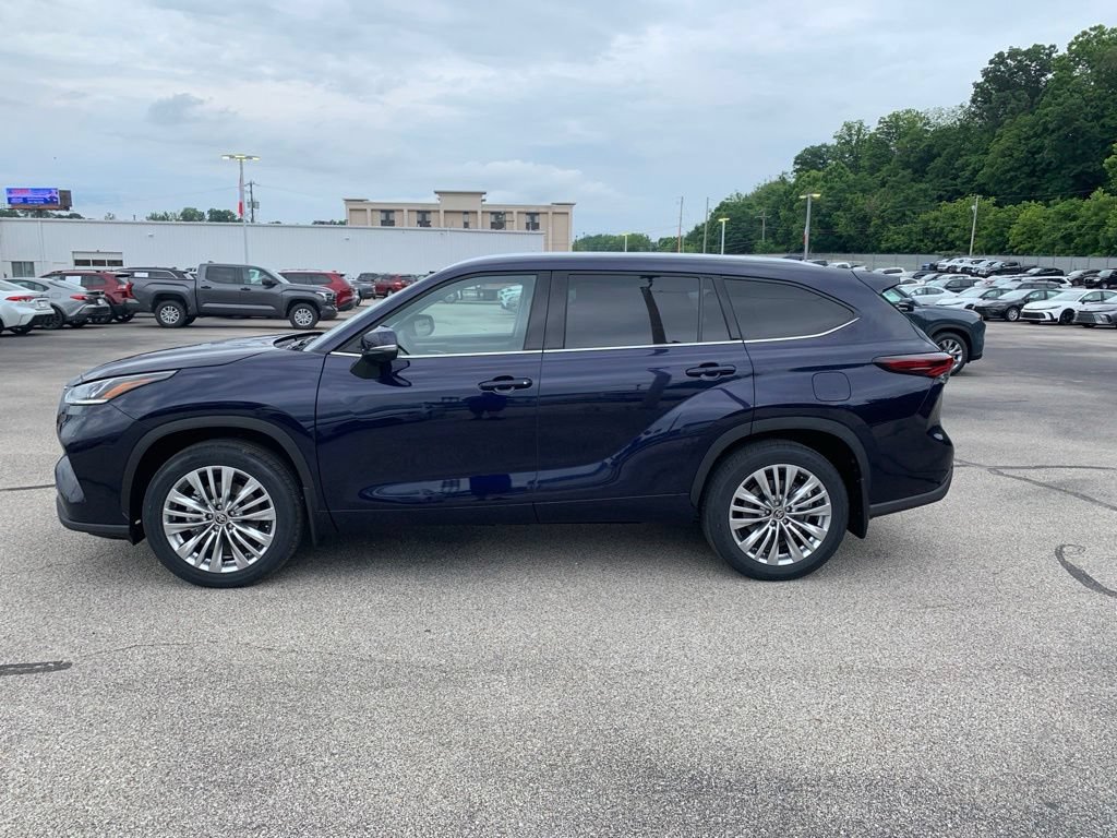 New 2026 Toyota Highlander Platinum AWD/4WD image 2