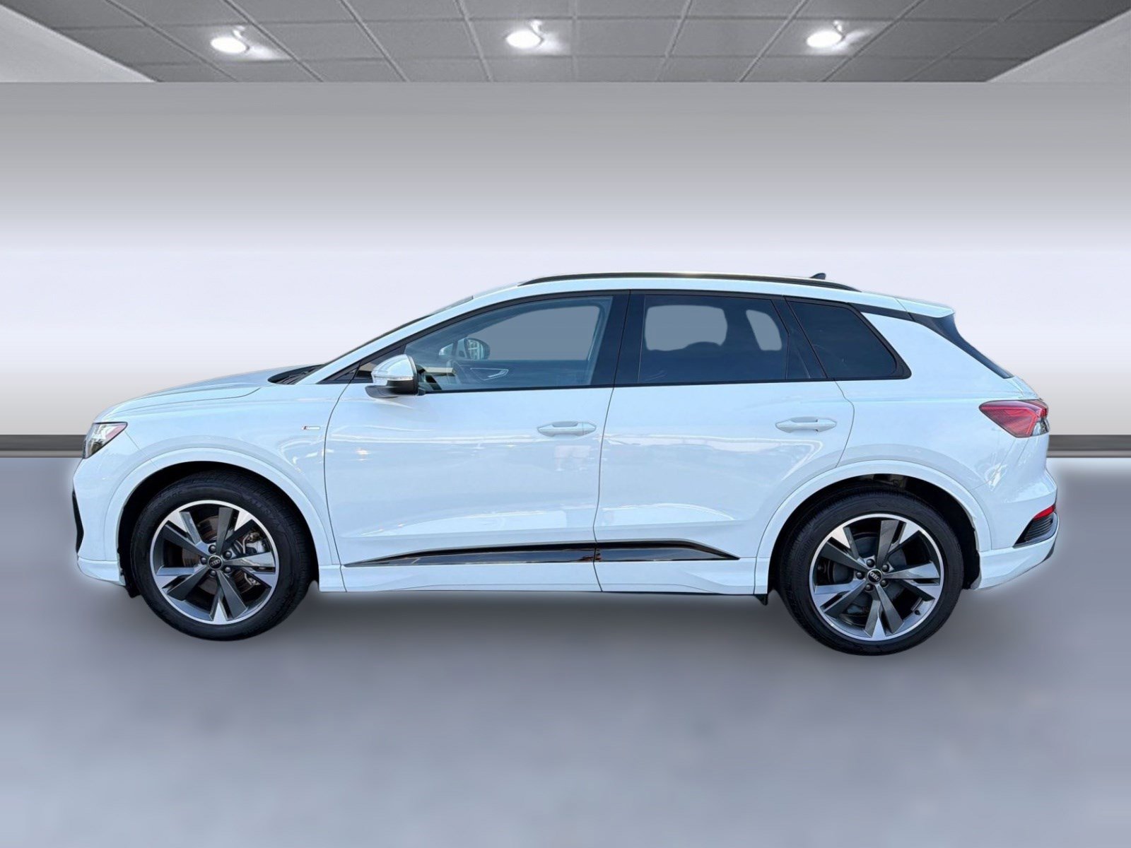Used 2024 Audi Q4 e-tron Premium AWD/4WD image 2