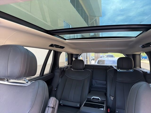 Used 2023 Land Rover Range Rover Long Wheelbase Autobiography image 9