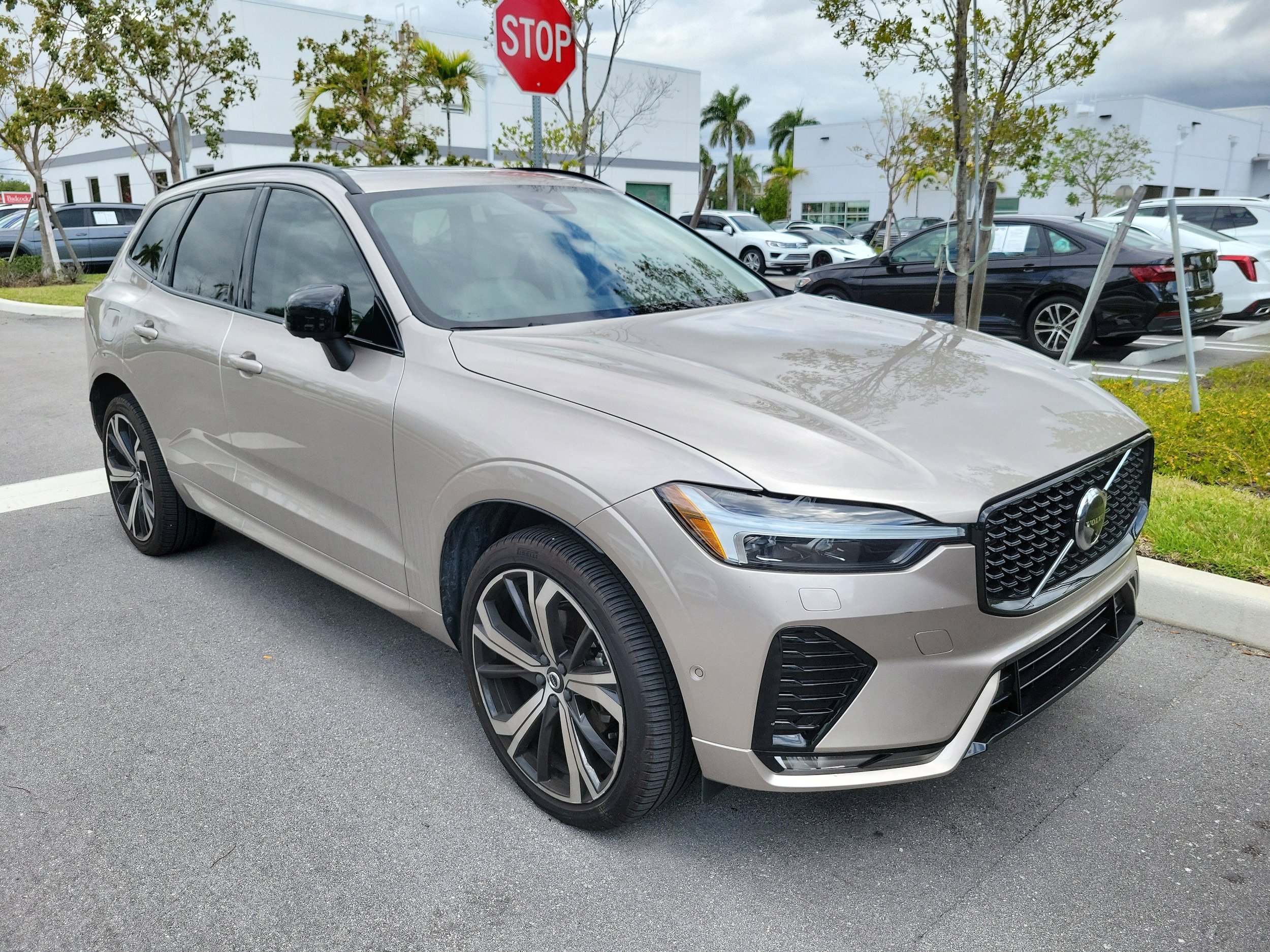 Certified 2025 Volvo XC60 B5 Ultra w/ Protection Package Premier
