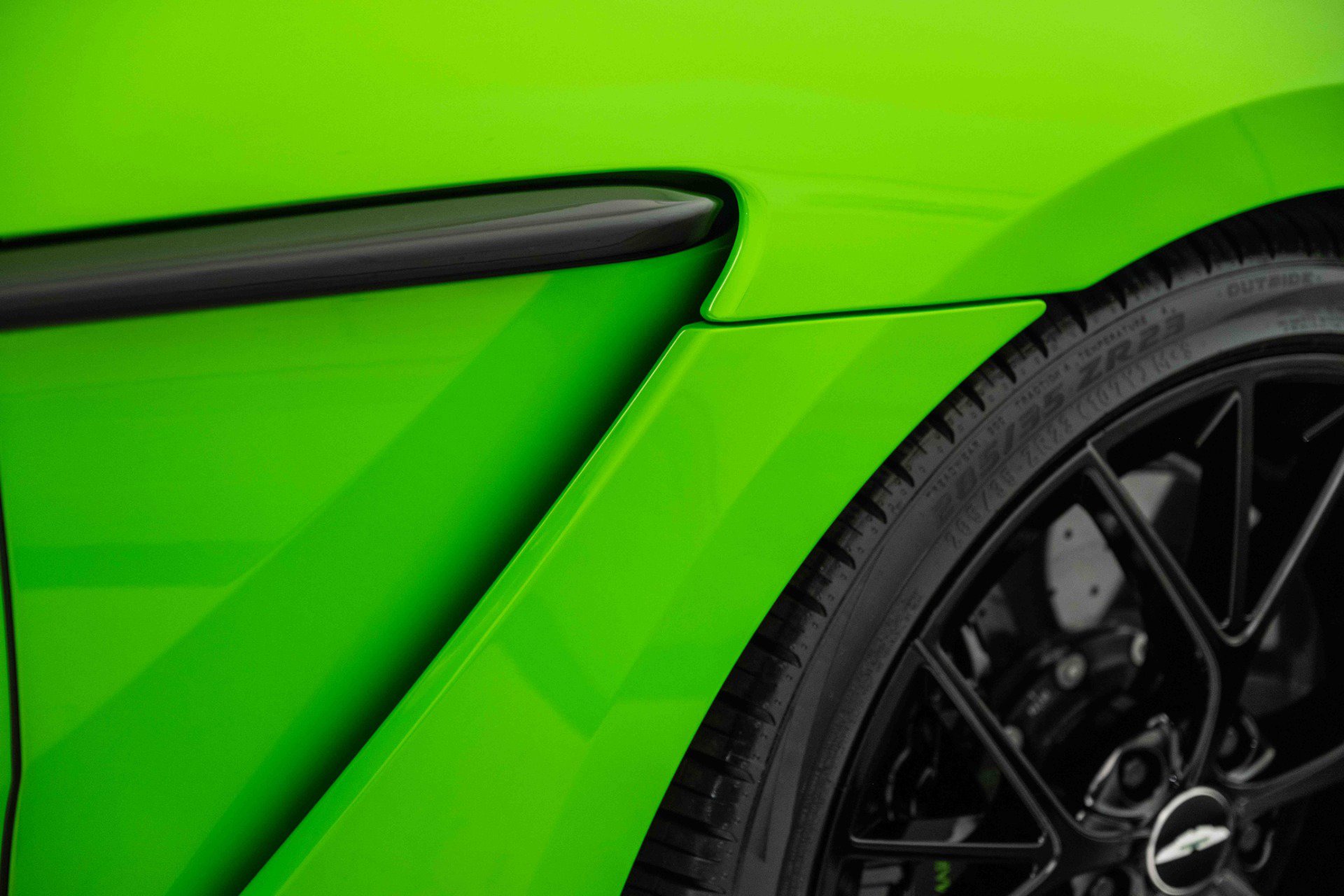 Used 2024 Aston Martin DBX 707 image 9