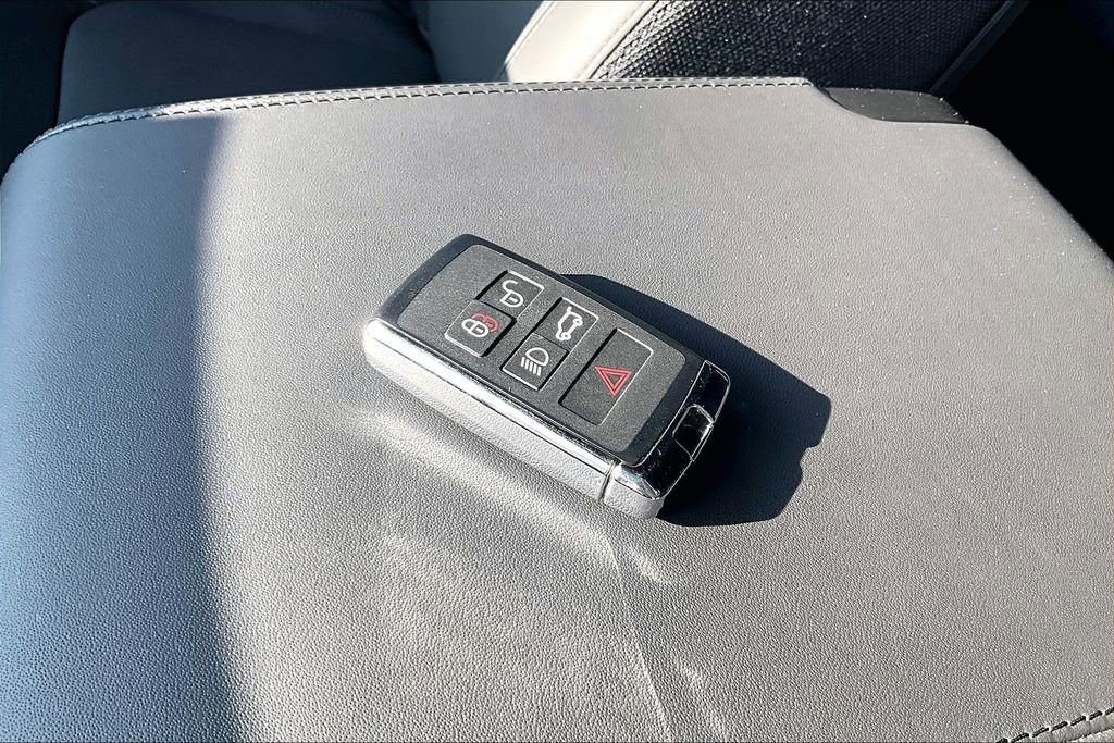 Used 2025 Land Rover Defender 130 X image 10