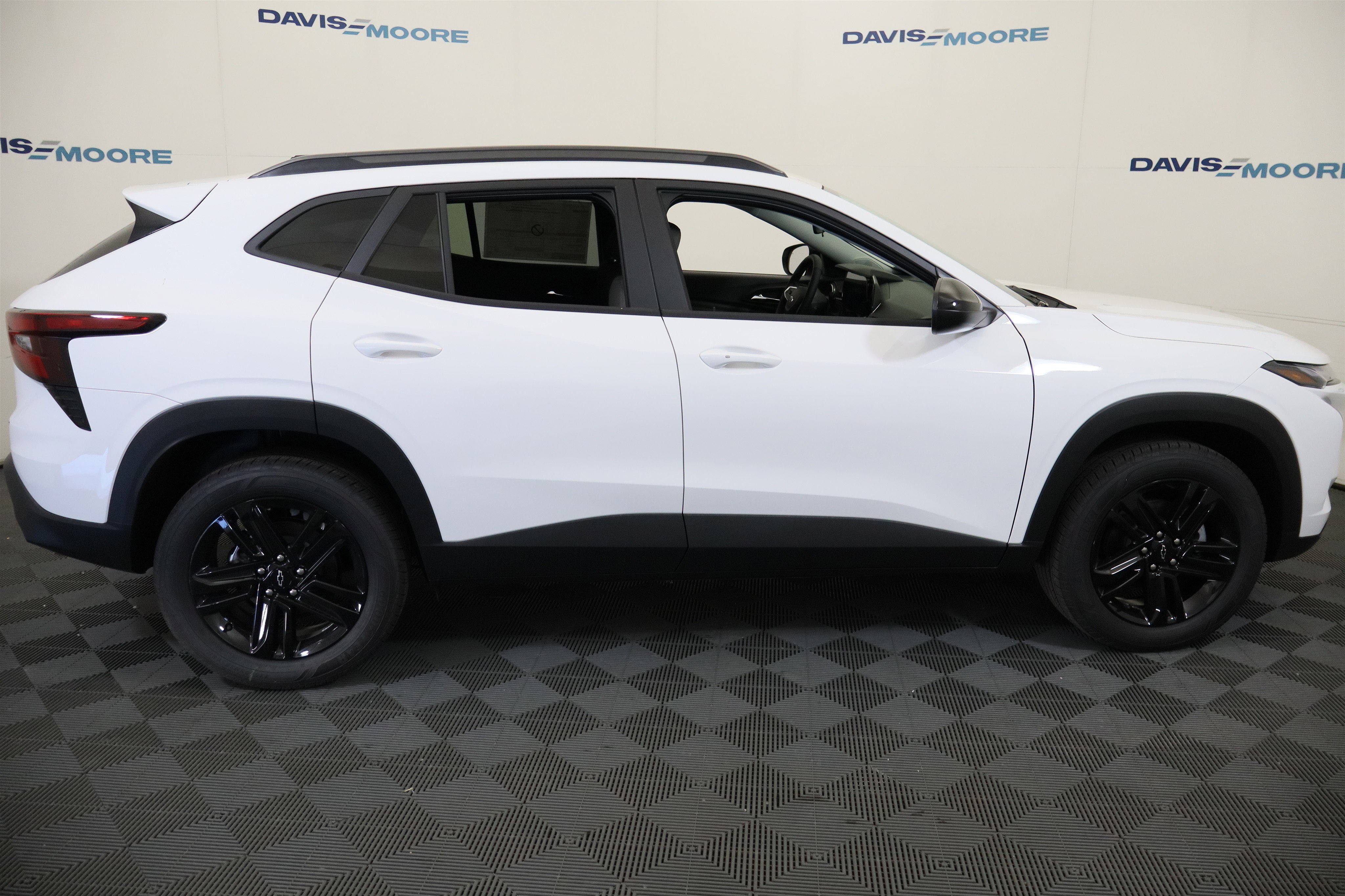 New 2026 Chevrolet Trax ACTIV w/ Sunroof Package FWD image 5