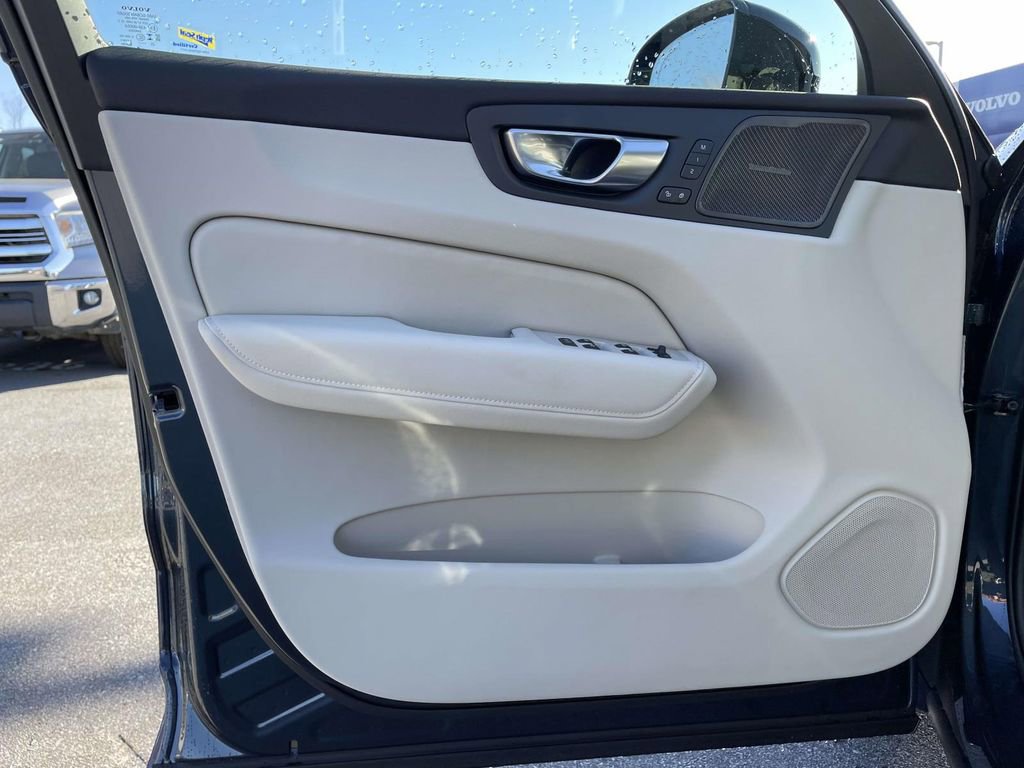 New 2026 Volvo XC60 B5 Ultra w/ Protection Package Premier image 5