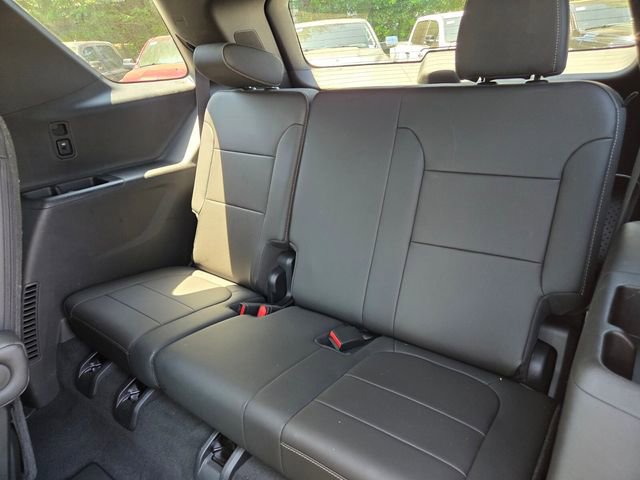 Used 2023 Chevrolet Traverse Premier w/ Redline Edition image 12