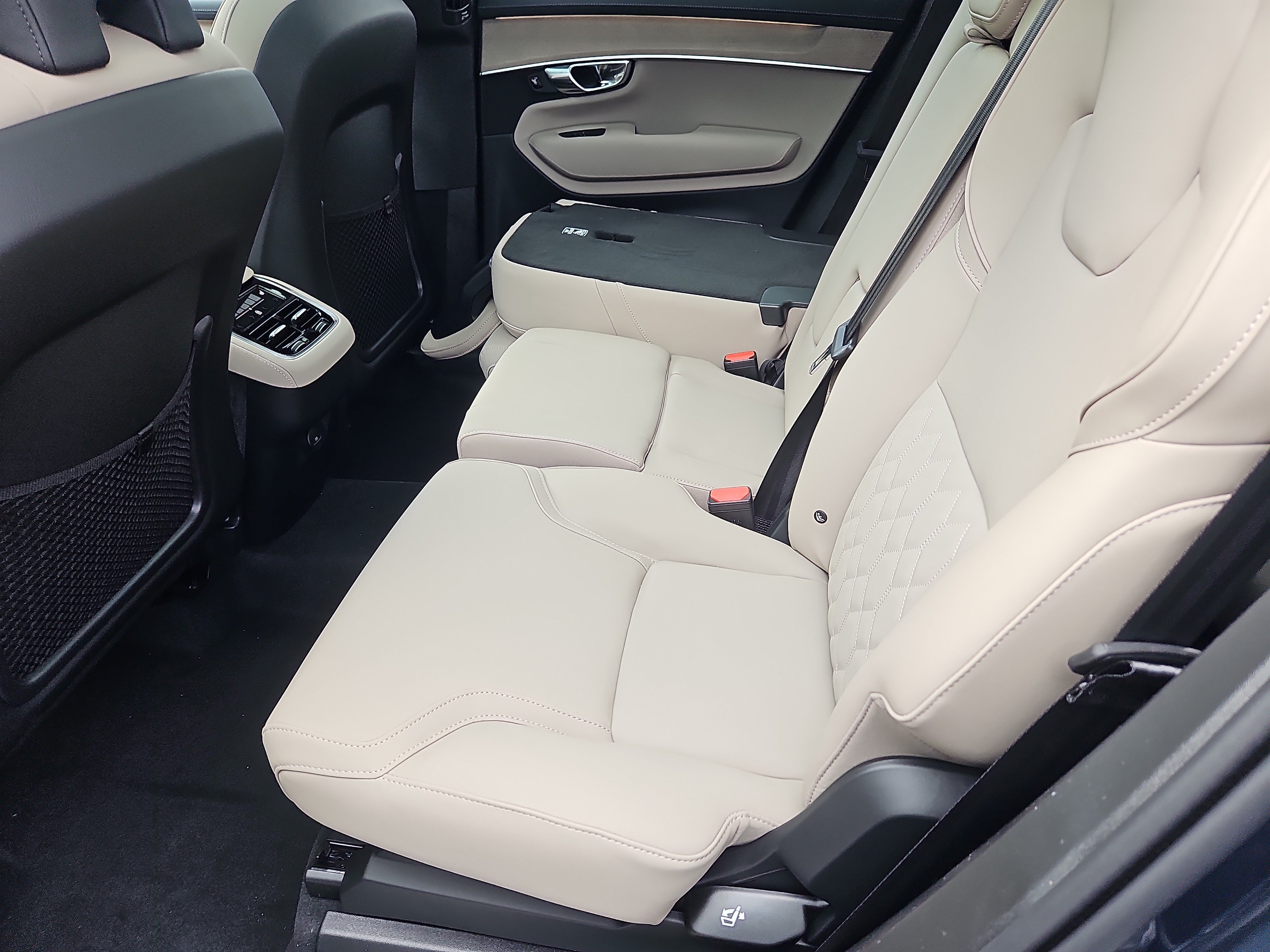 New 2026 Volvo XC90 B6 Plus w/ Protection Package Premier AWD/4WD image 22