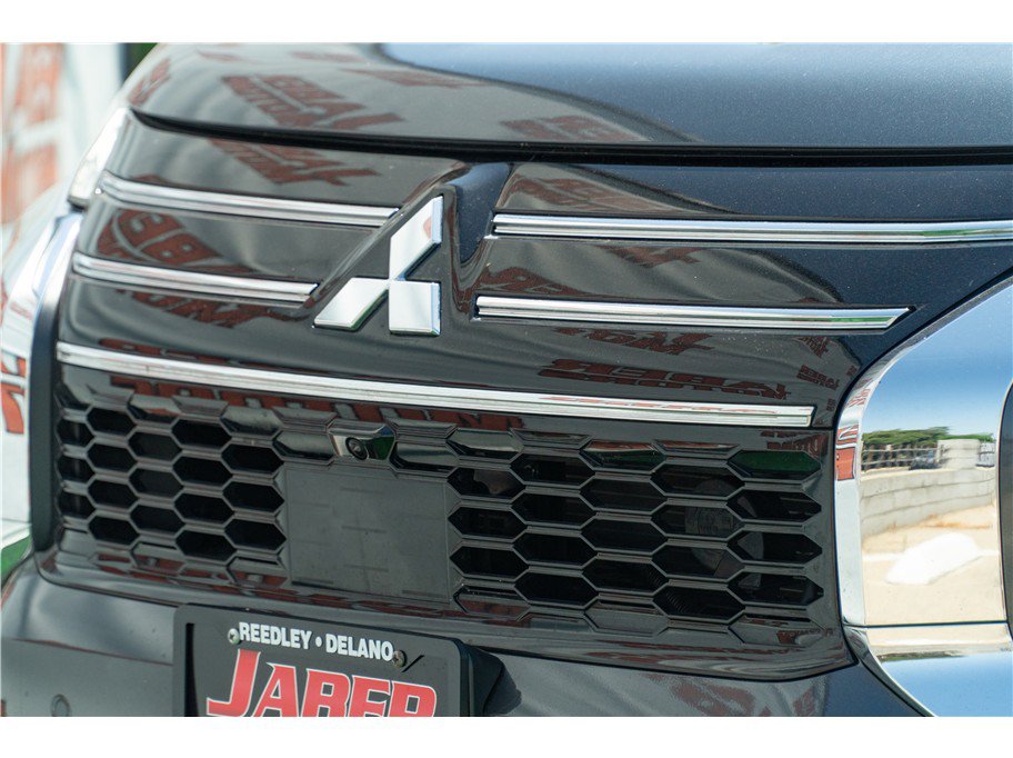 Used 2025 Mitsubishi Outlander AWD image 32
