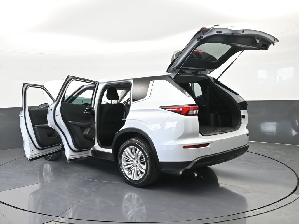 Used 2023 Mitsubishi Outlander ES image 75