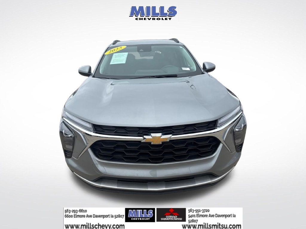 Used 2025 Chevrolet Trax LT w/ LT Convenience Package FWD image 9