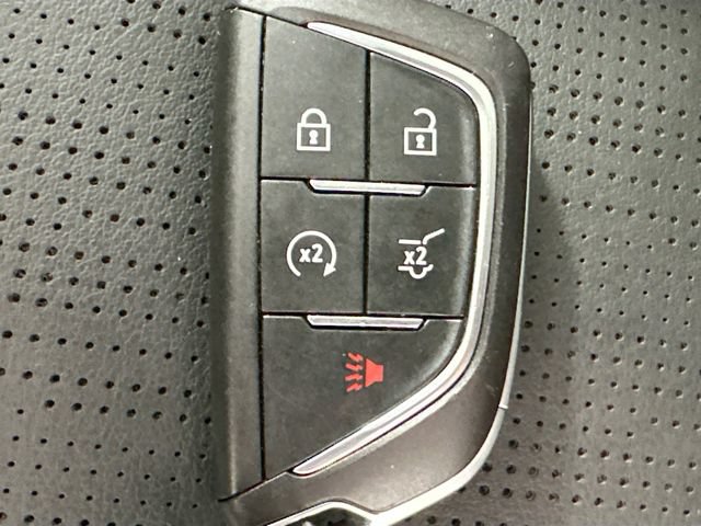 Used 2024 Cadillac Lyriq Luxury AWD/4WD image 16