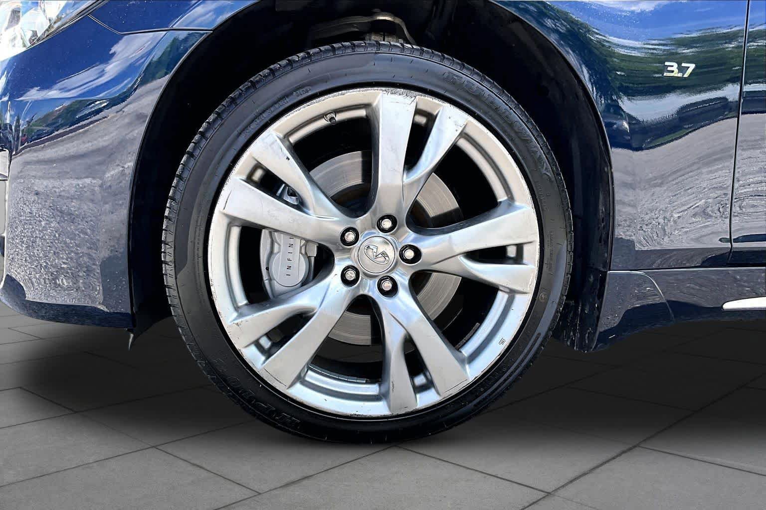 Used 2016 INFINITI Q70 L 3.7 AWD/4WD image 11