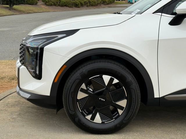 Used 2026 Kia Sportage LX image 12