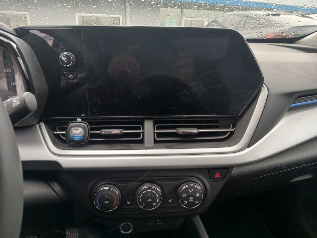 Used 2025 Chevrolet Trax LS w/ LS Convenience Package image 25