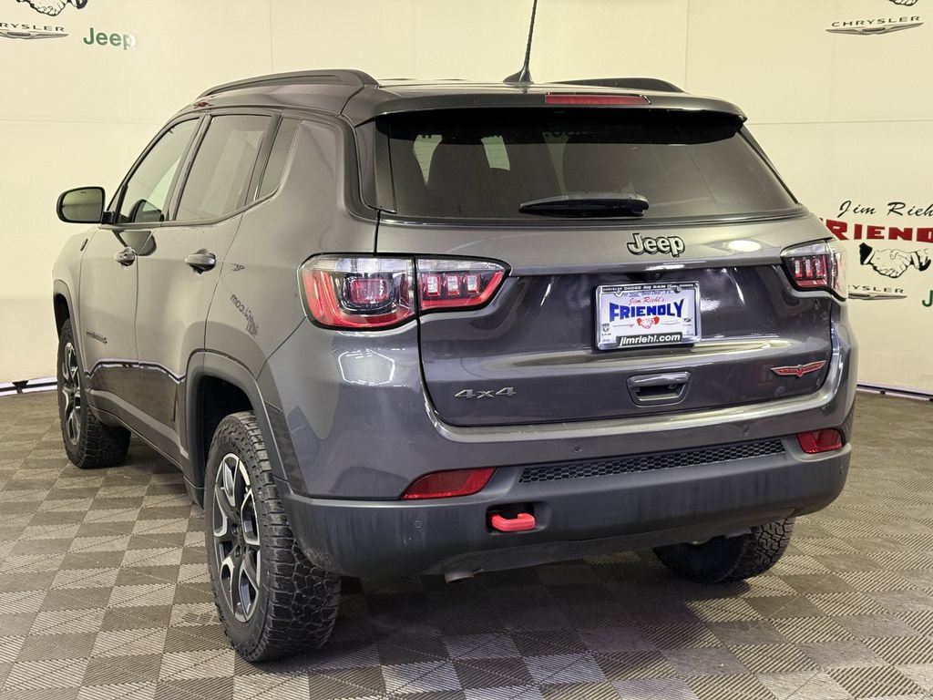 Used 2024 Jeep Compass Trailhawk AWD/4WD image 2
