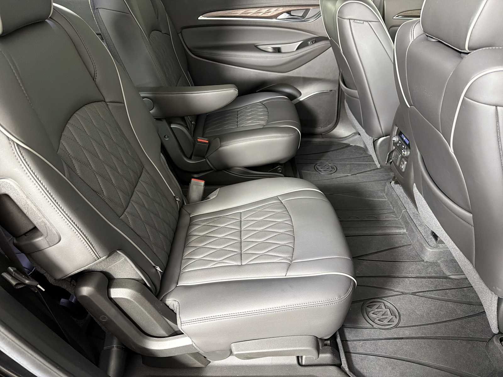 Certified 2023 Buick Enclave Avenir FWD image 14