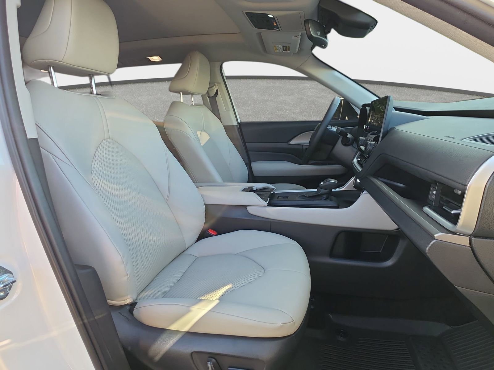 Used 2025 Toyota Grand Highlander AWD image 10