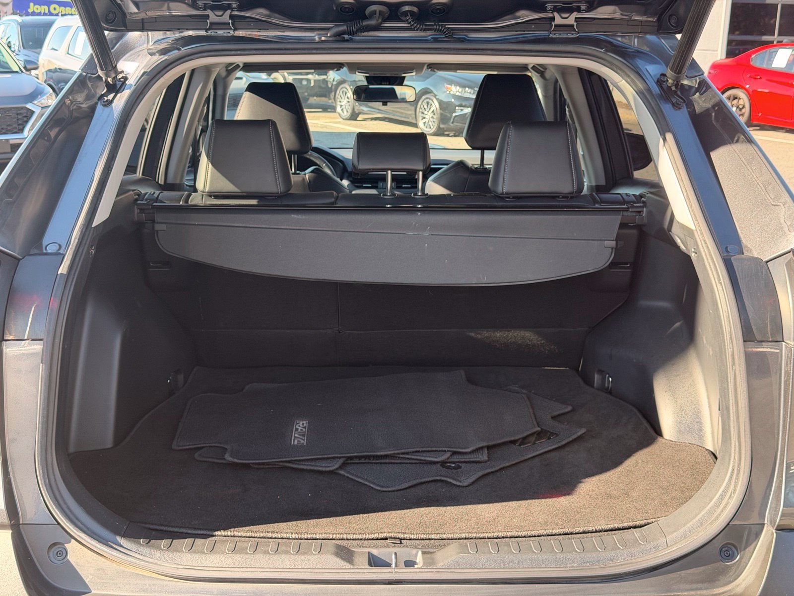 Used 2019 Toyota RAV4 XLE Premium FWD image 12