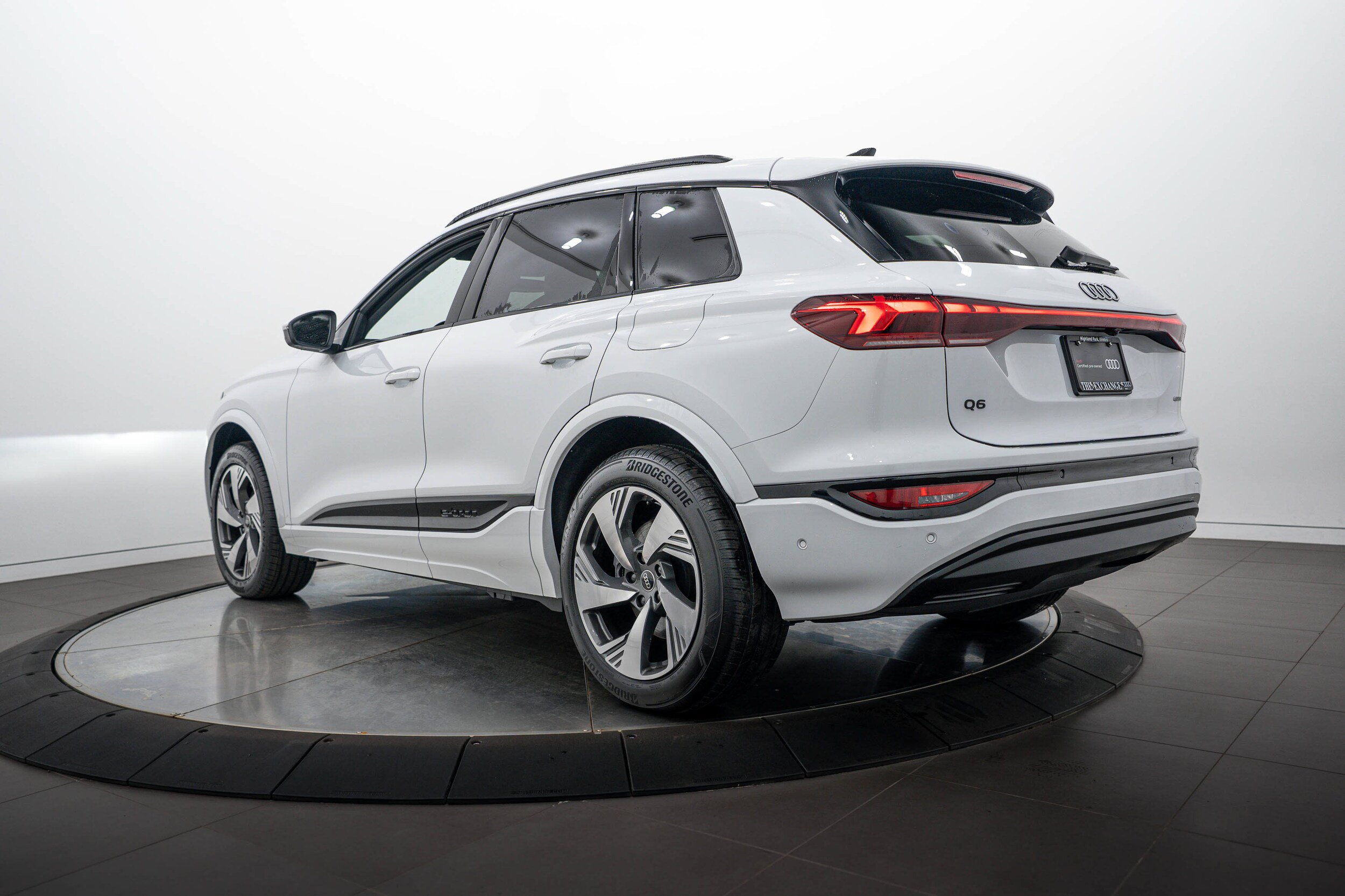 Certified 2025 Audi Q6 e-tron Premium Plus w/ Premium Plus AWD/4WD image 5