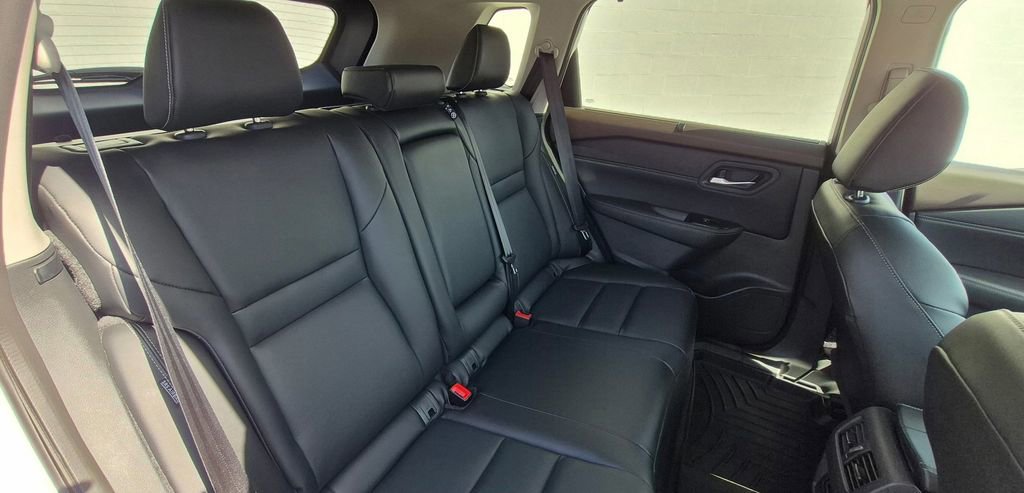 Used 2023 Nissan Rogue SL w/ SL Premium Package image 5