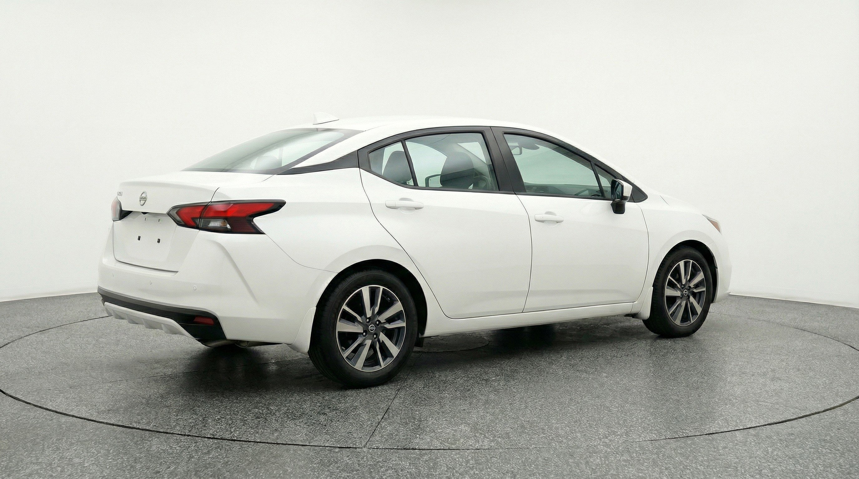 Used 2025 Nissan Versa SV image 9