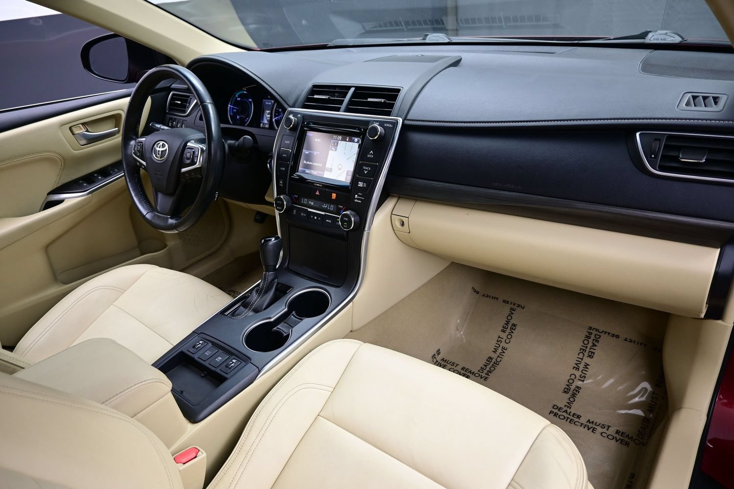 Used 2017 Toyota Camry XLE w/ Moonroof Package FWD image 15
