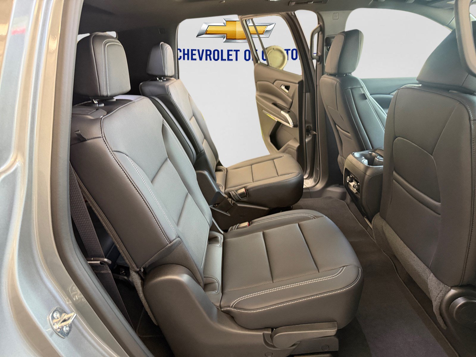 New 2027 Chevrolet Traverse LT w/ Sun and Wheel Package FWD image 15