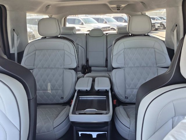 New 2027 Lincoln Navigator L Black Label AWD/4WD image 17