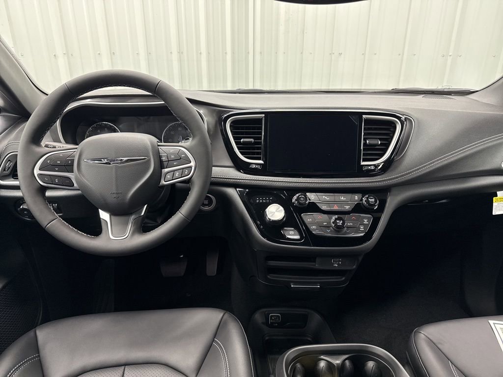 New 2026 Chrysler Pacifica Select image 13