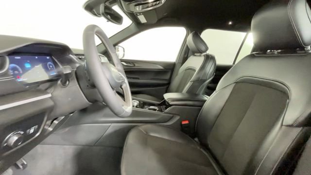Used 2023 Jeep Grand Cherokee Altitude AWD/4WD image 19