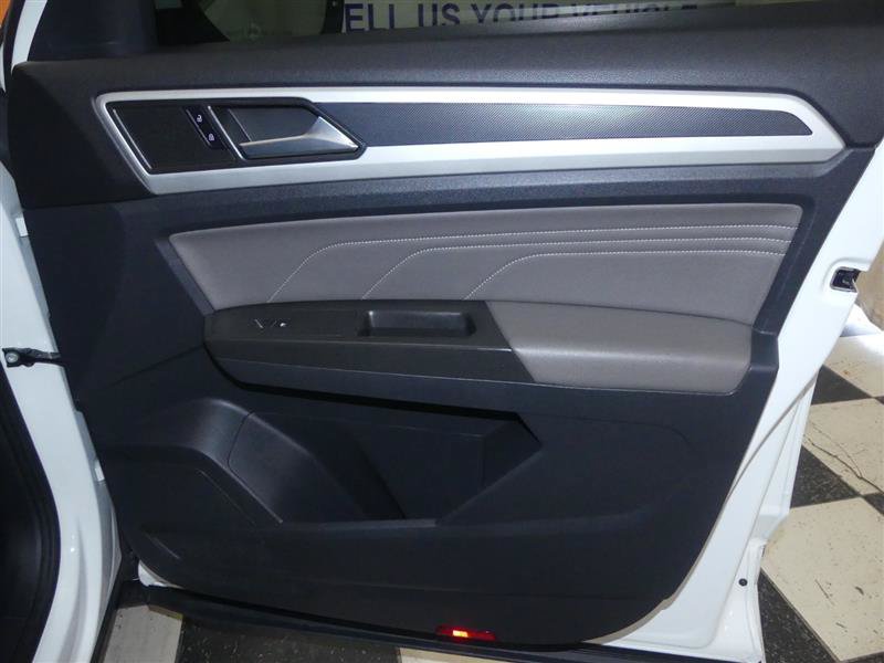 Used 2022 Volkswagen Atlas Cross Sport SEL R-Line AWD/4WD image 28