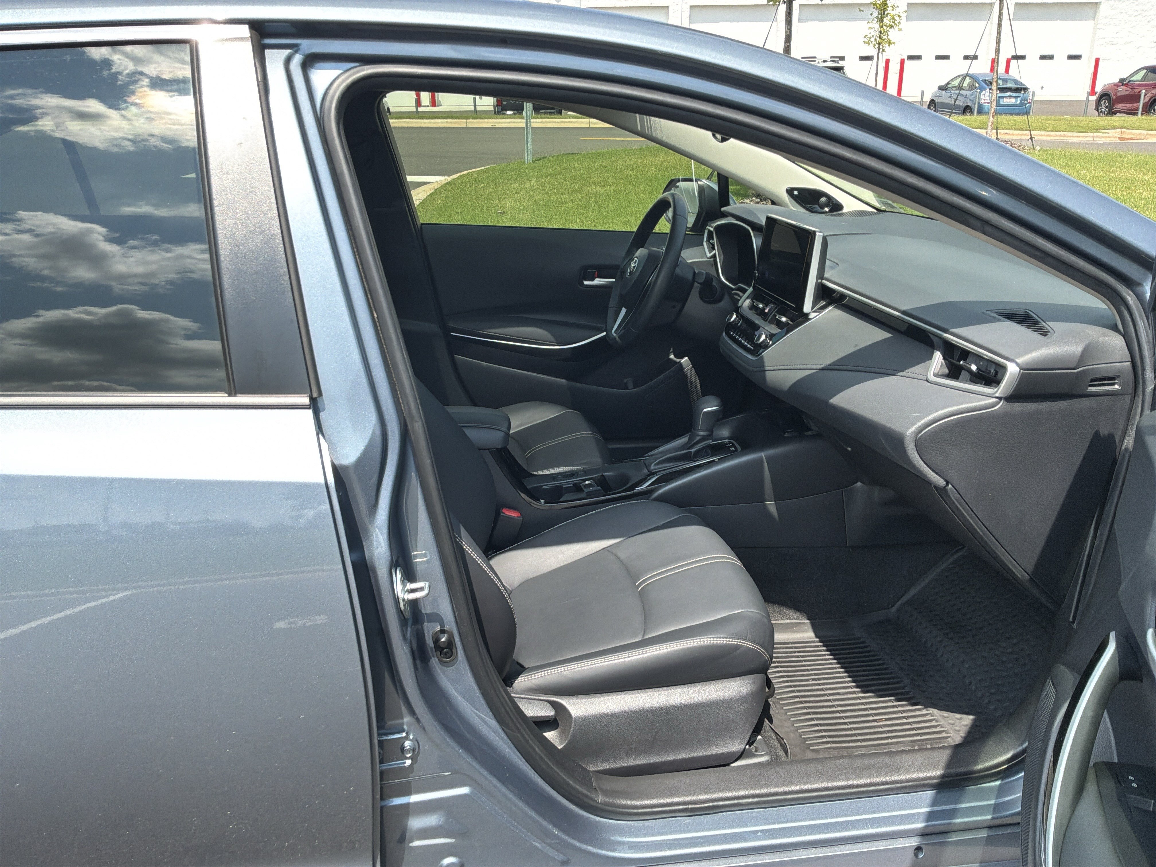 Used 2023 Toyota Corolla XLE FWD image 33