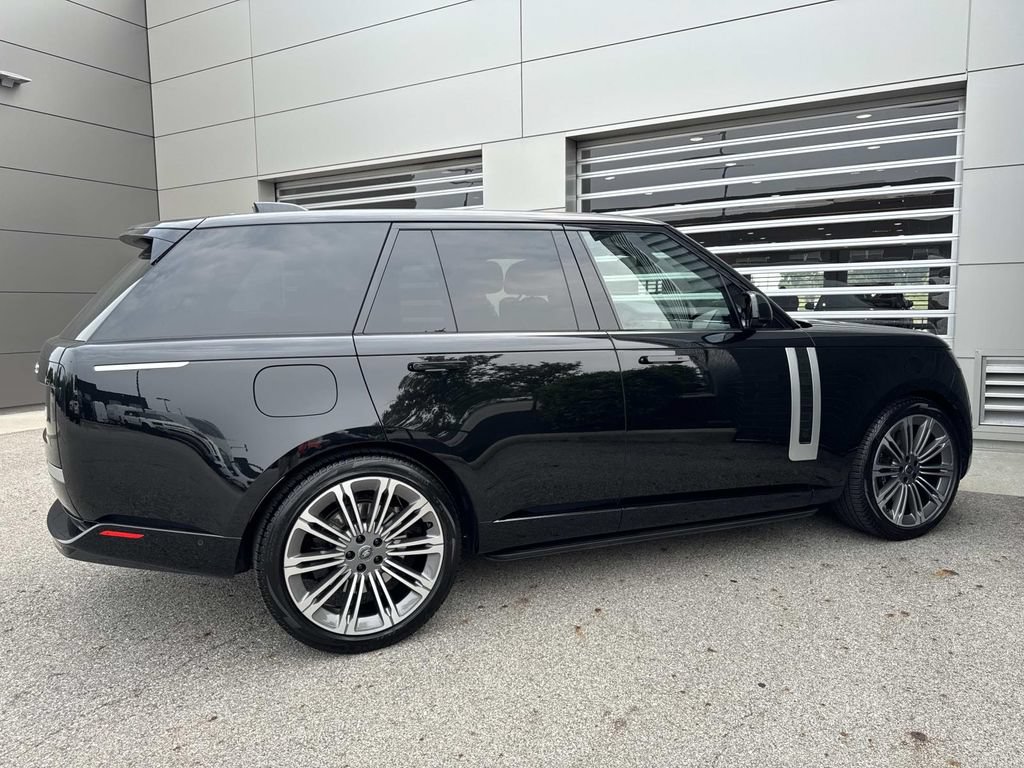 Certified 2024 Land Rover Range Rover SV AWD/4WD image 7
