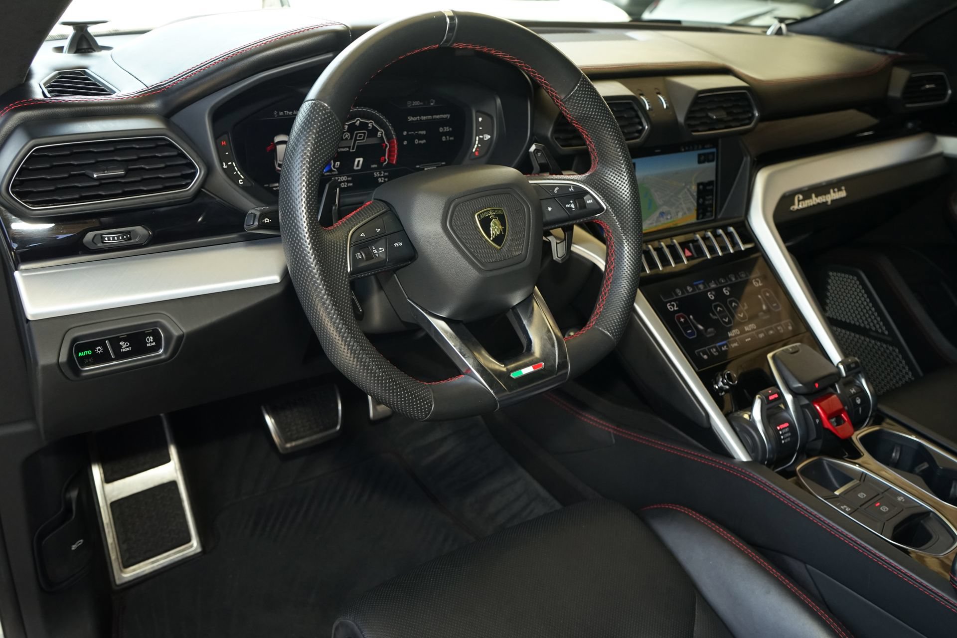 Used 2019 Lamborghini Urus AWD/4WD image 7