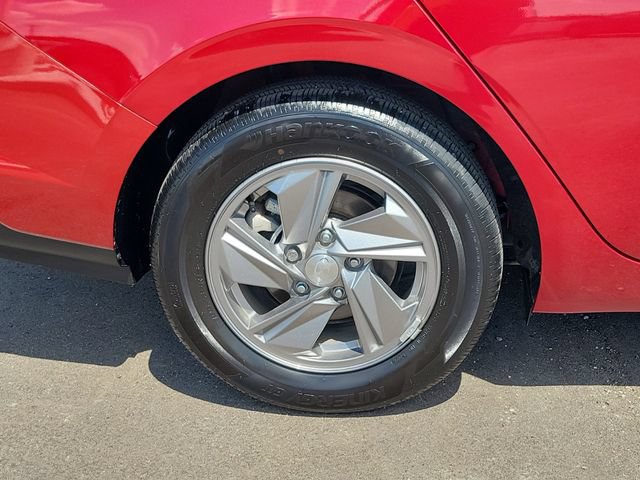Certified 2025 Hyundai Elantra SE FWD image 6