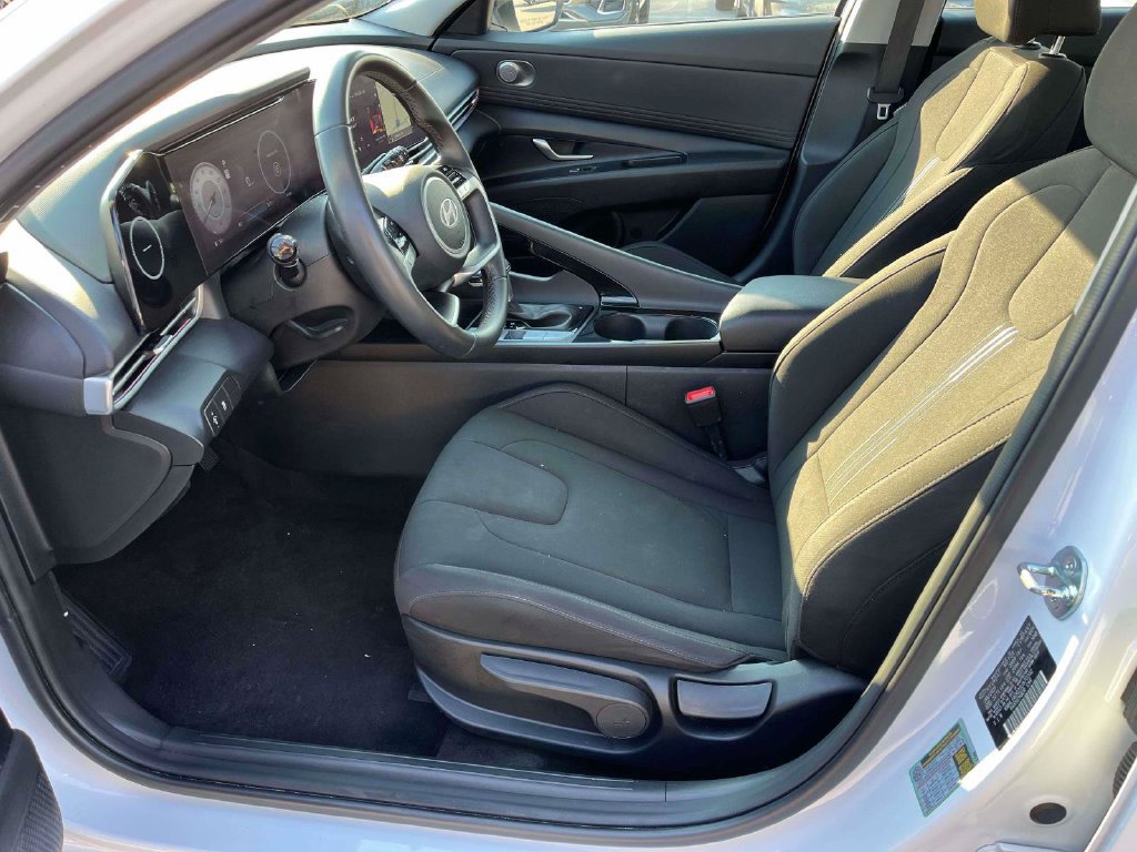 Used 2025 Hyundai Elantra SEL FWD image 14