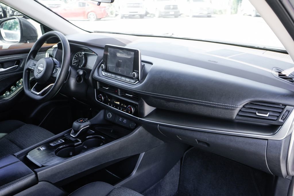 Used 2023 Nissan Rogue SV image 32