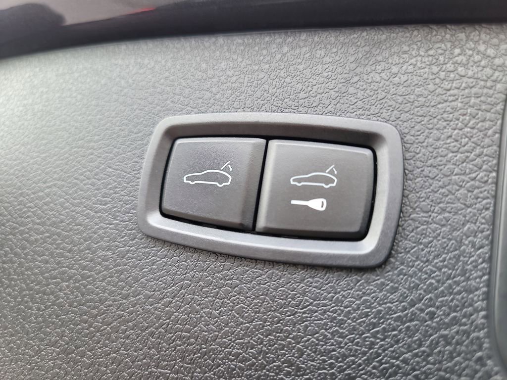 Used 2018 Porsche Macan image 8