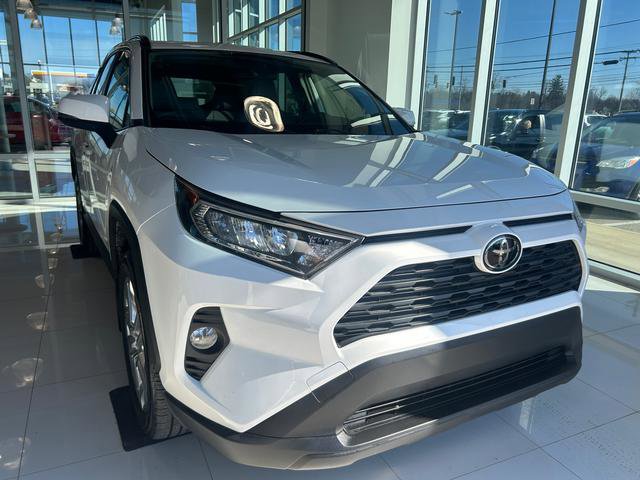 Used 2019 Toyota RAV4 XLE Premium w/ Cold Weather Package image 5