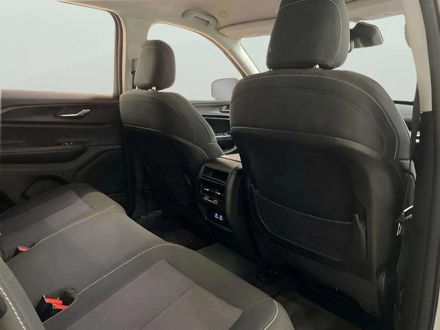 Used 2024 Jeep Grand Cherokee Laredo RWD image 21