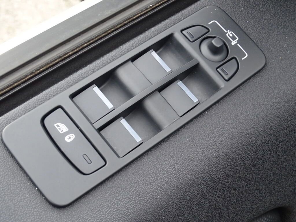 Used 2022 Land Rover Discovery Sport S R-Dynamic image 26