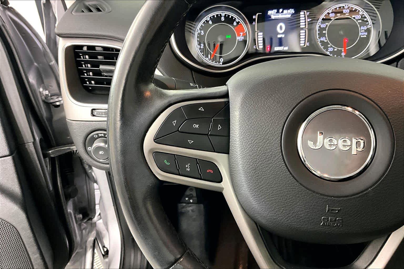 Used 2021 Jeep Cherokee Latitude Plus image 23
