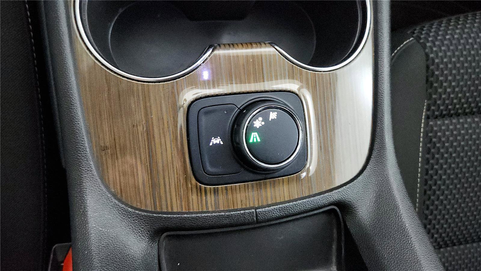 Used 2023 GMC Acadia SLE FWD image 27