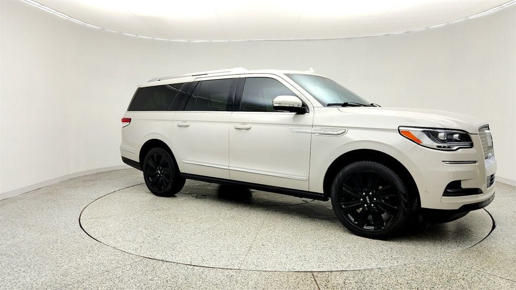 Used 2024 Lincoln Navigator L Reserve AWD/4WD image 3